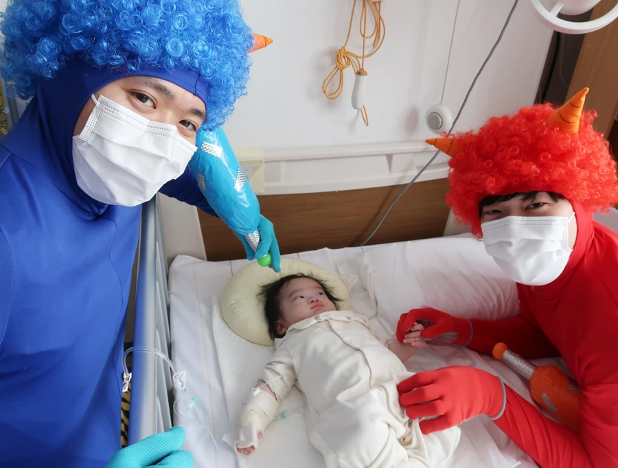 赤鬼と青鬼が病棟に登場！