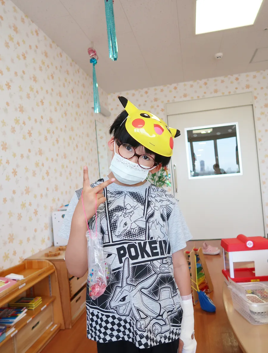 おめんを被ってピース
