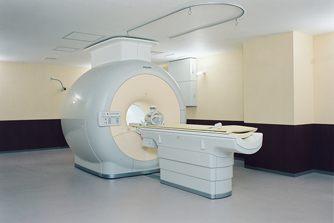 1階・MRI室（1.5テスラ　3ステラ）