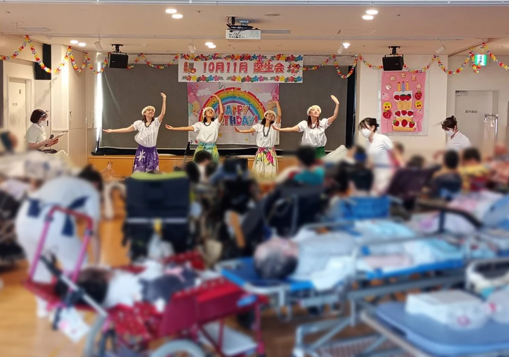 フラダンスチーム「ココモア」様によるフラダンスショー