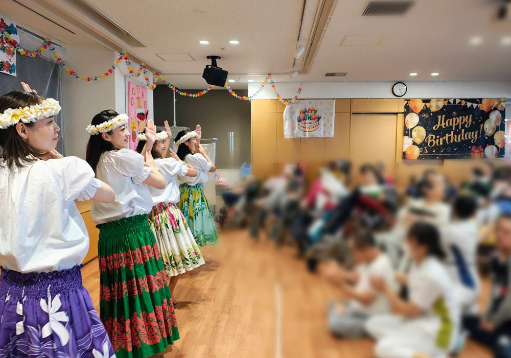 優雅な動きに、自然と手拍子