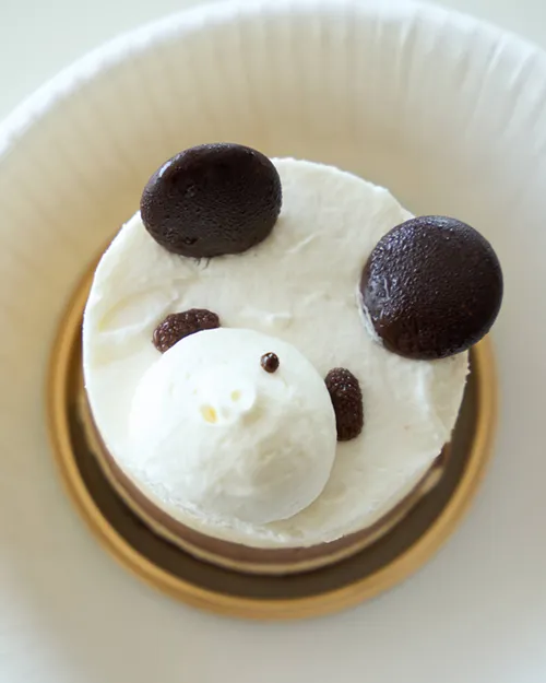 誕生会で振る舞われた可愛らしいパンダのケーキ
